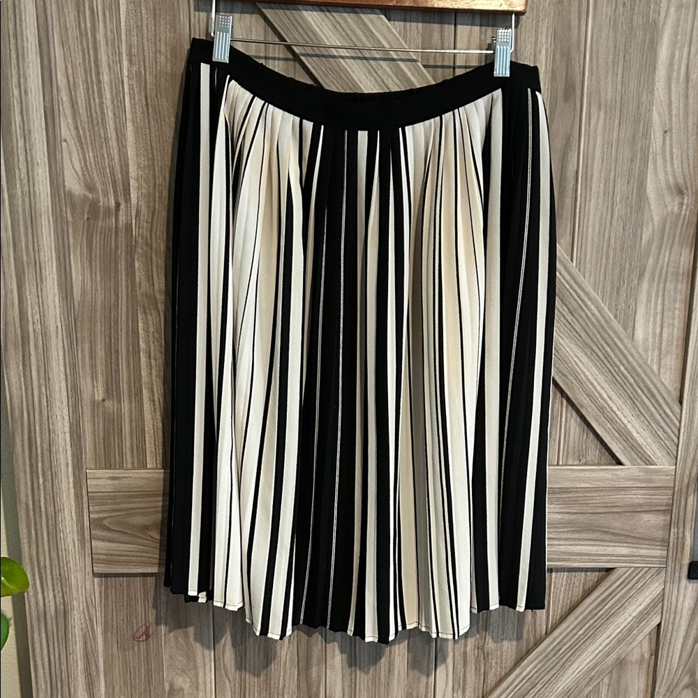 Vince Camuto Black and Cream Striped A-Line Skirt